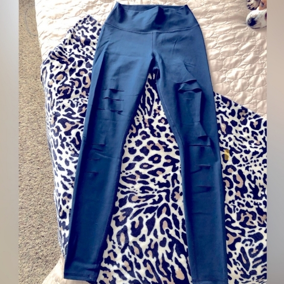 ALO High Waisted Wripped Warrior Leggings - Picture 2 of 6